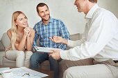 junges-paar-mieten-zusammen-immobilien-wohnung.jpg?b=1&s=170x170&k=20&c=D0zTYwBkrggVxQrTalRtMuoqkg3169PJbLQL8EhKhUU=