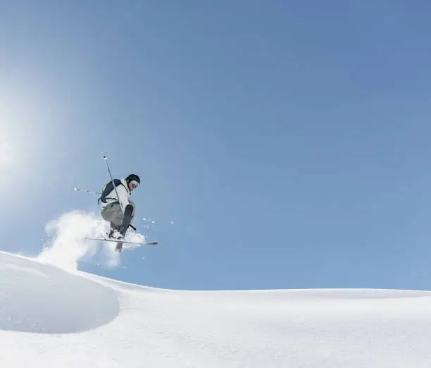 Extreme skiing jump