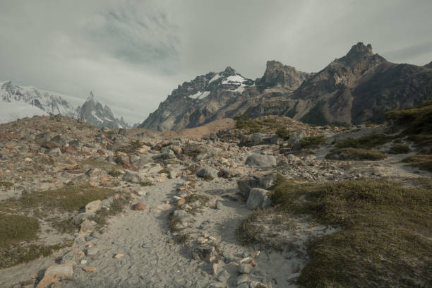 glaciers and mountains fitz roy, cerro torre - foothills parkway imagens e fotografias de stock