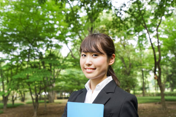 istock Young business woman holding documents 841558654