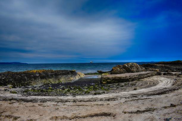 istock rock formation on edge of sea during outflow 841613550
