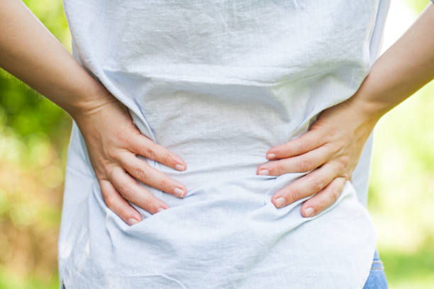妊娠中の女性、腰痛 - human pregnancy backache massaging back ストックフォトと画像