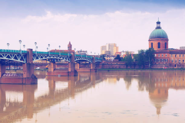 istock Saint-Pierre Bridge and Dome de la Grave in Toulouse 841746426