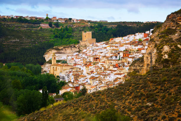 istock Day view of Alcala del Jucar with castle 841746446