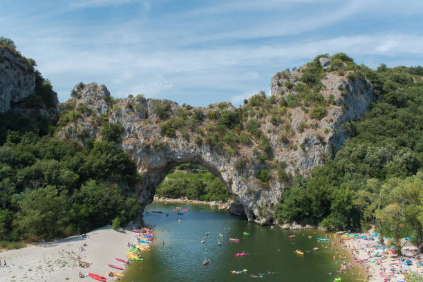 バロン ・ ポン ・ ダルクのアルデシュ県で - ardeche france landscape nature ストックフォトと画像