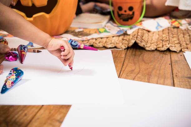 istock The girl plays with drawing. 841795120