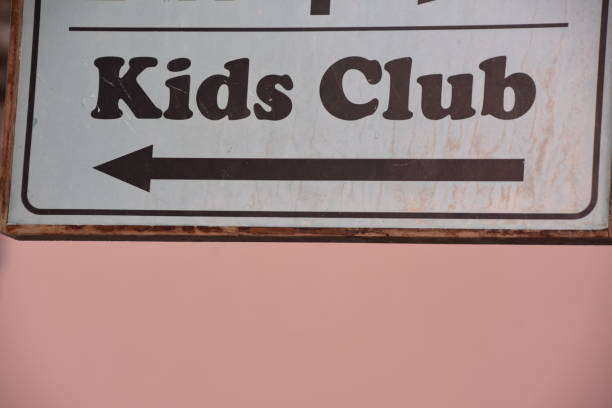 istock kids Club-SIGN 841795890