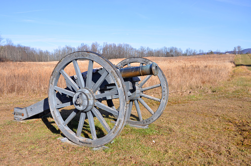 Cannon in Saratoga National Historical Park, Saratoga County, Upstate New York, USA. This is the site of the Battles of Saratoga in the American Revolutionary War.