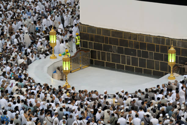 Muslim believers at hicr ismail next to Kaaba in Mecca Mecca, Saudi Arabia - September 9, 2016: Muslim pilgrims put on their white ihrams praying in hijr ismail next to the holy Kaaba during Hajj in Saudi Arabia kaabah stock pictures, royalty-free photos & images