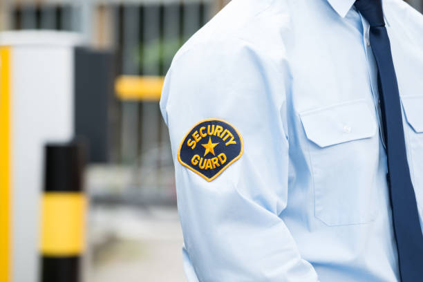 guardia de seguridad hombre en uniforme - guardaespaldas fotografías e imágenes de stock