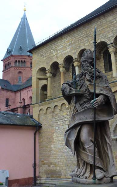 istock Mainz cathedral with statue of a bishop 842016424