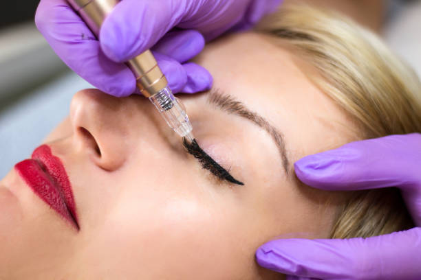 istock Woman making permanent makeup in cosmetology salon, close up 842041962