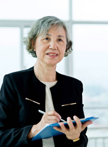 istock Senior businesswoman working in modern office 842112444