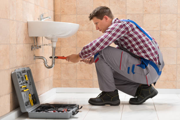istock Young Male Plumber Fitting Sink 842125938