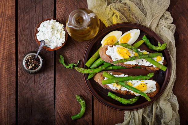 istock Sandwiches with  asparagus, cottage cheese, pepper and eggs. 842129938