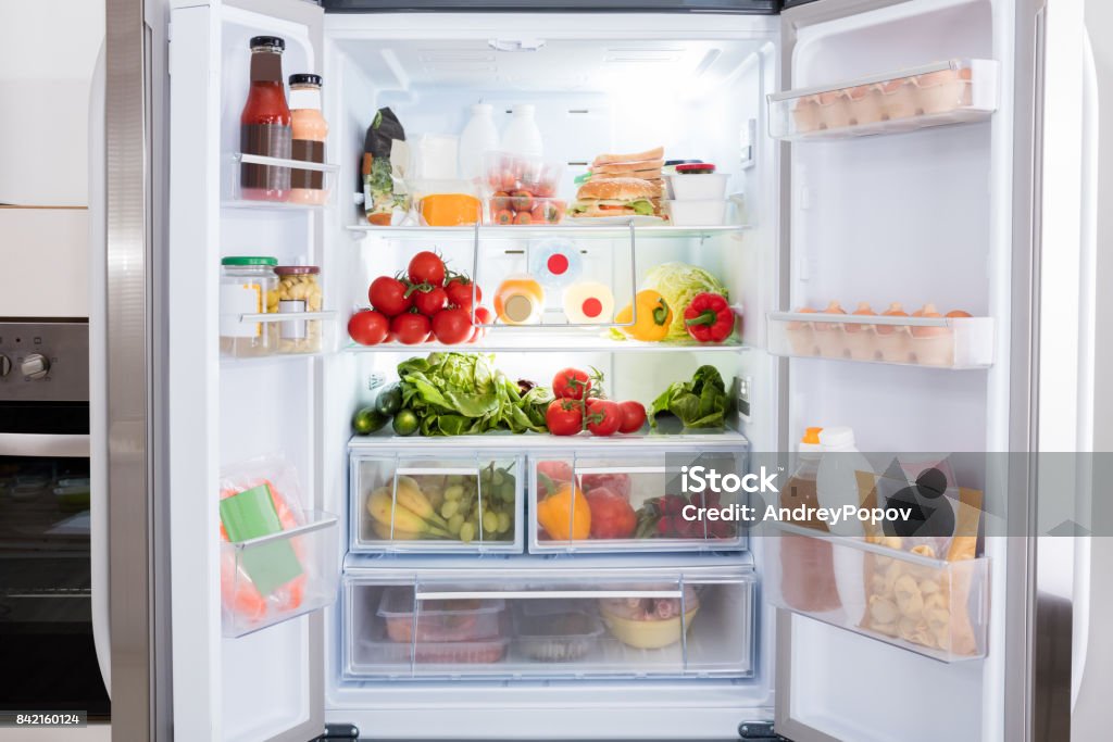 Refrigerador con frutas y verduras - Foto de stock de Frigorífico libre de derechos