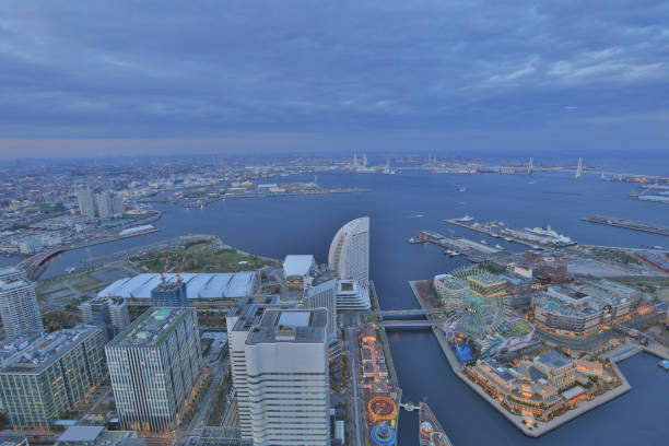 istock Night scenery of Yokohama Minatomirai area 842184176