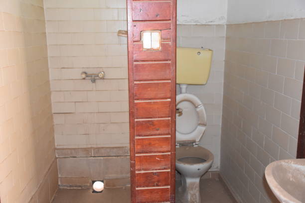 istock Old dirty toilet 842308626