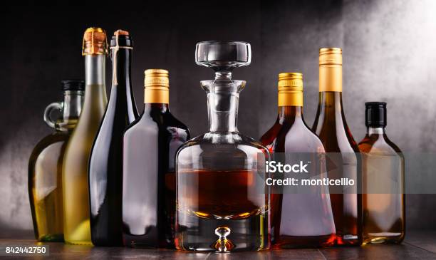 Photo libre de droit de Assortiment De Bouteilles De Boissons Alcoolisées banque d'images et plus d'images libres de droit de Alcool - Alcool, Bouteille, Whisky