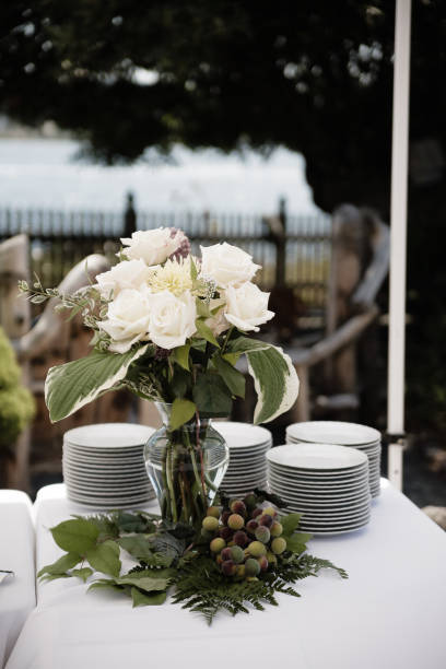 istock Flower decoration on a table at a wedding with blurred background 842443200