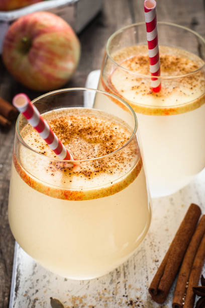 istock Autumn apple cider cocktail with spices and apple slices. Selective focus 842473540