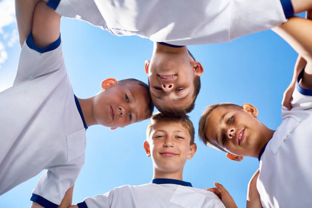 istock Junior Football Team Huddling 842480118