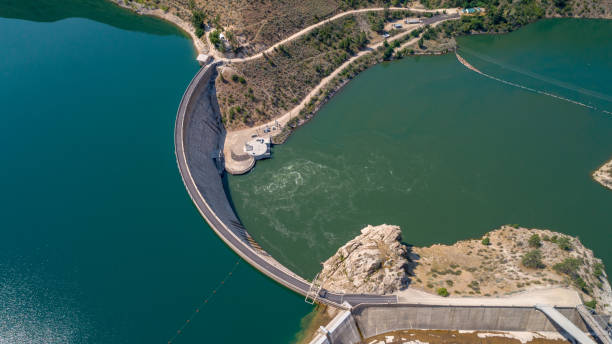 istock Large cement hydroelectric dam in Idaho 842484088