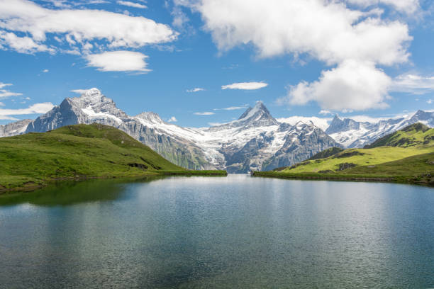 vue de bachalp sur les alpes suisses - switzerland european alps schreckhorn horizontal photos et images de collection