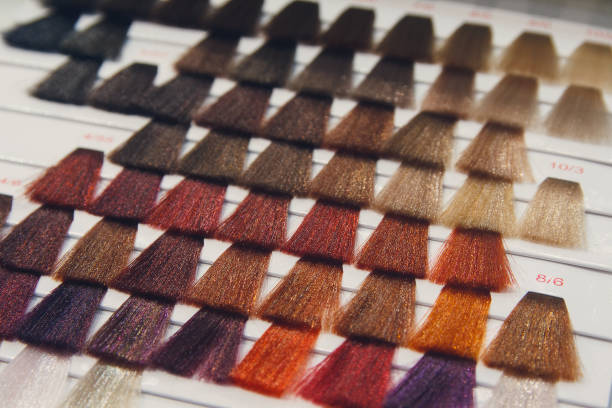 palette de divers modèles de cheveux colorés - colorant capillaire photos et images de collection