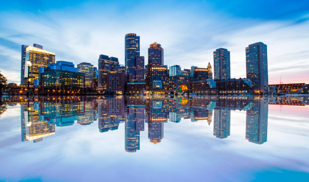 horizonte de boston - night cityscape reflection usa fotografías e imágenes de stock