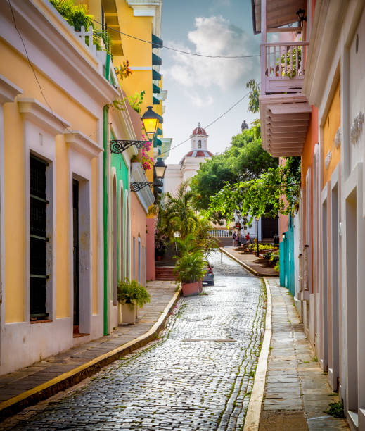 colorful street in old san juan, puerto rico - old san juan imagens e fotografias de stock