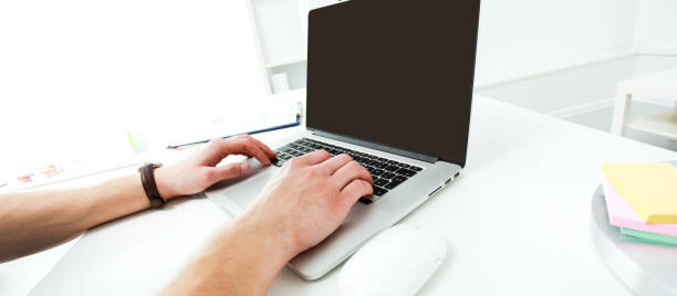 istock Young businessman working in office, sitting at desk 842643310