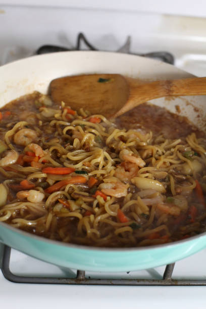 istock Cooking Shrimp Lo Mein 842644046