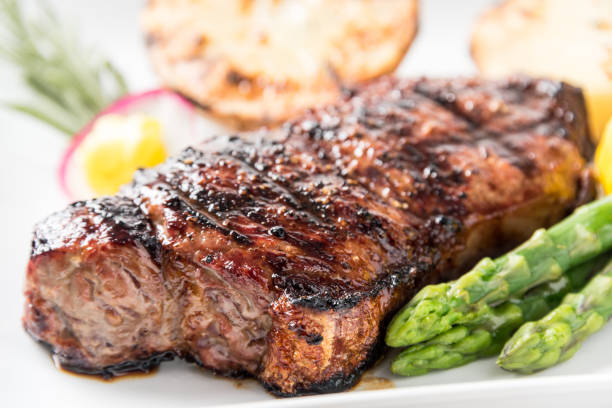 char alla griglia new york steak - strip steak immagine foto e immagini stock