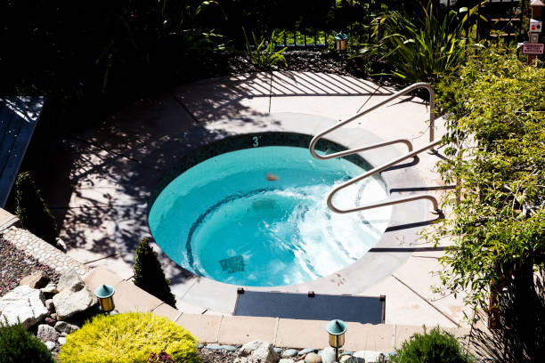 istock Empty Outdoor Round Spa In Garden Setting 842664056