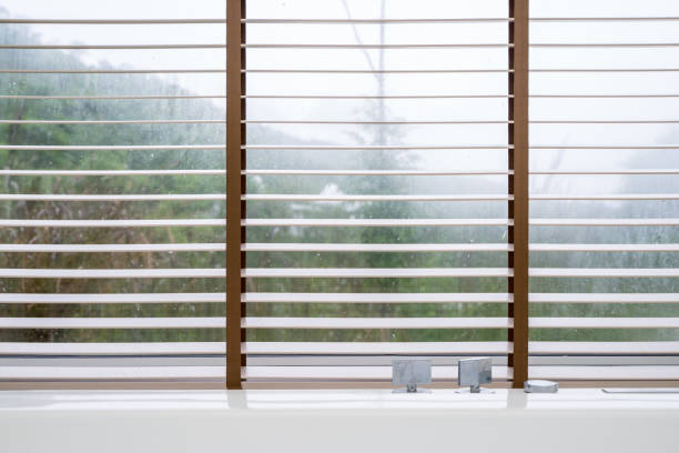 istock Empty white hot tub bath tub place in front of the window 842690368