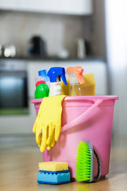 istock Plastic bucket with cleaning product at home 842767910