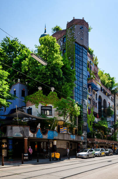 the famous hundertwasserhaus in Vienna Vienna, Austria - May 22, 2017: the famous Hundertwasserhaus, modern residential building and landmark of Vienna (Austria) on may 22, 2017 hundertwasser house stock pictures, royalty-free photos & images