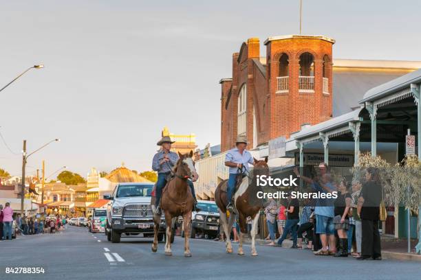 Foto de Desfile De Música Country Charters Towers Austrália e mais fotos de stock de Austrália