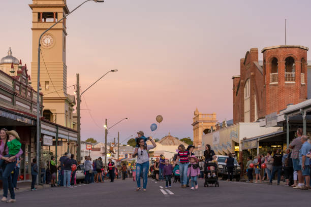 desfile del festival de música country, charters towers, australia - parade music music festival town fotografías e imágenes de stock