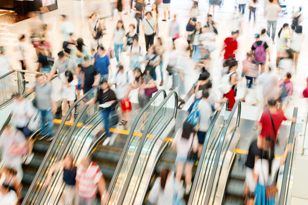 shopping mall - escalator people city blurred motion imagens e fotografias de stock