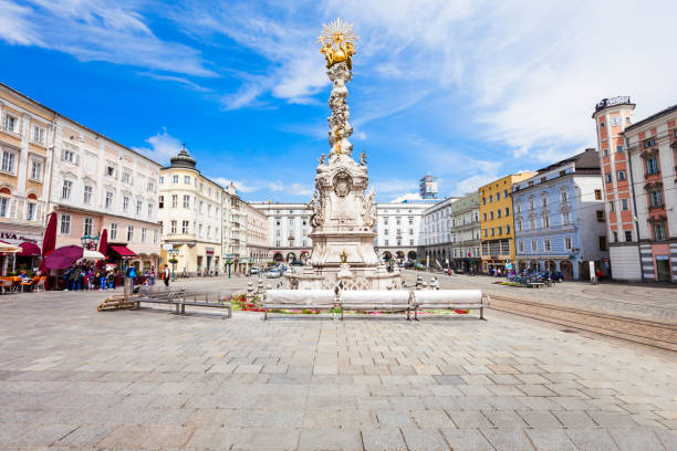 am hauptplatz hauptplatz, linz - architecture austria journey building exterior stock-fotos und bilder