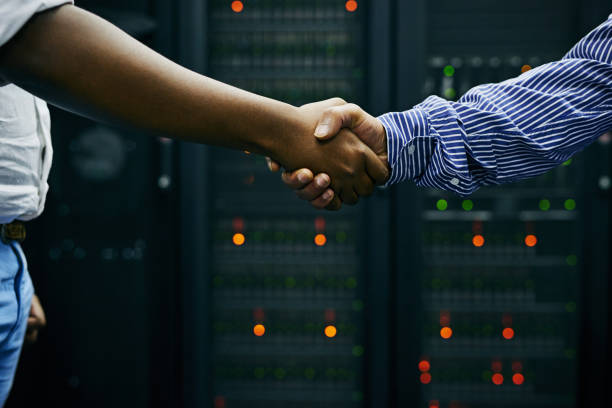 istock Paired up for professional IT service 842849514