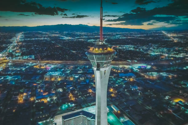 vista aerea stratosfera di las vegas - stratosphere foto e immagini stock