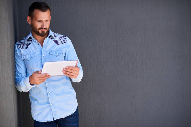 istock Young businessman in casual clothes over grey wall background 842944506