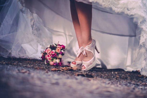 bride's foot and wedding bouquet - railing beautiful human leg people imagens e fotografias de stock