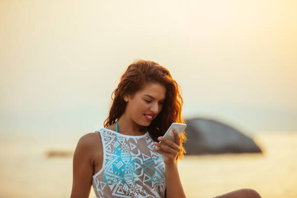 istock Sharing a magical summer on social networks 842980240