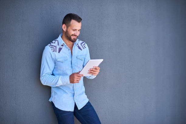istock Young businessman in casual clothes over grey wall background 842988686