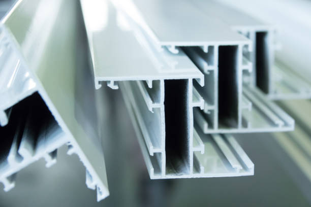 esquema blanco en aluminio para ventanas y doors.selective fuego - industry aluminum sheet architecture metallic fotografías e imágenes de stock