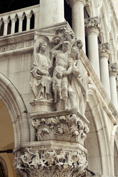 istock Sculptures on Doge's Palace 842997468